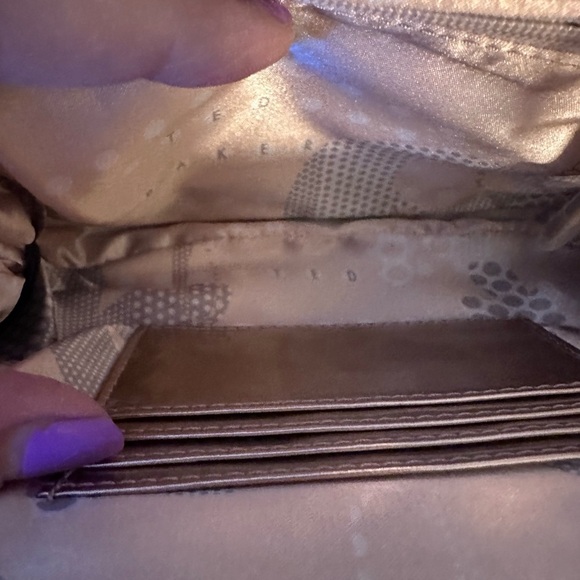 Ted Baker gold evening bag with long chain and kiss lock closure - Picture 8 of 9